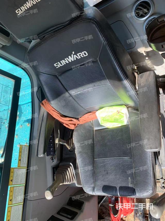 驾驶室整体（整机外观）