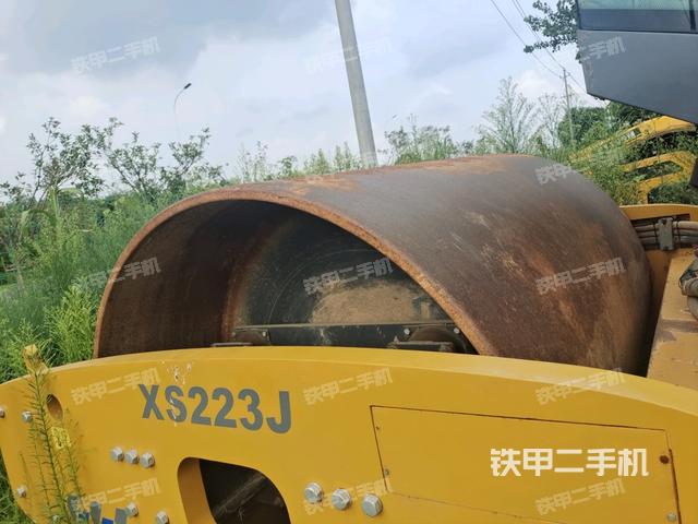 前车架正左侧（压路机前后车架）