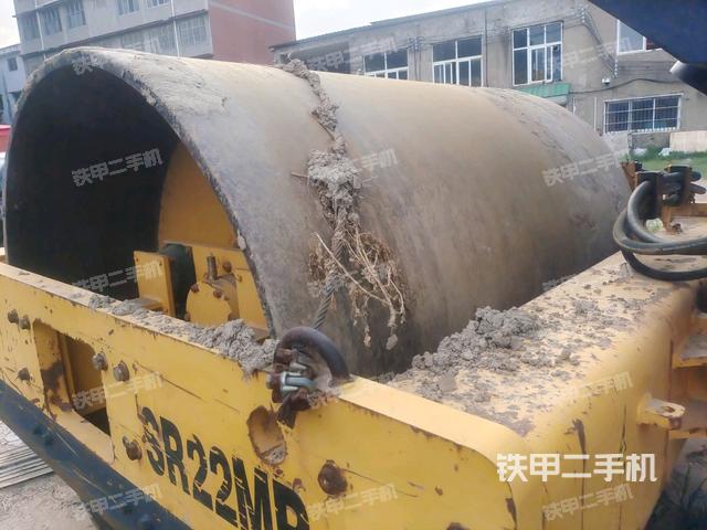 前轮右侧减震块连接及部件（压路机前后车架）