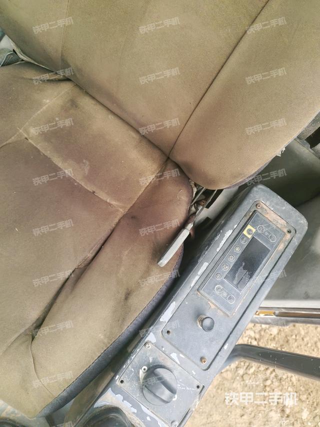 座椅左侧控制台/音响/含左手柄（驾驶室部分）