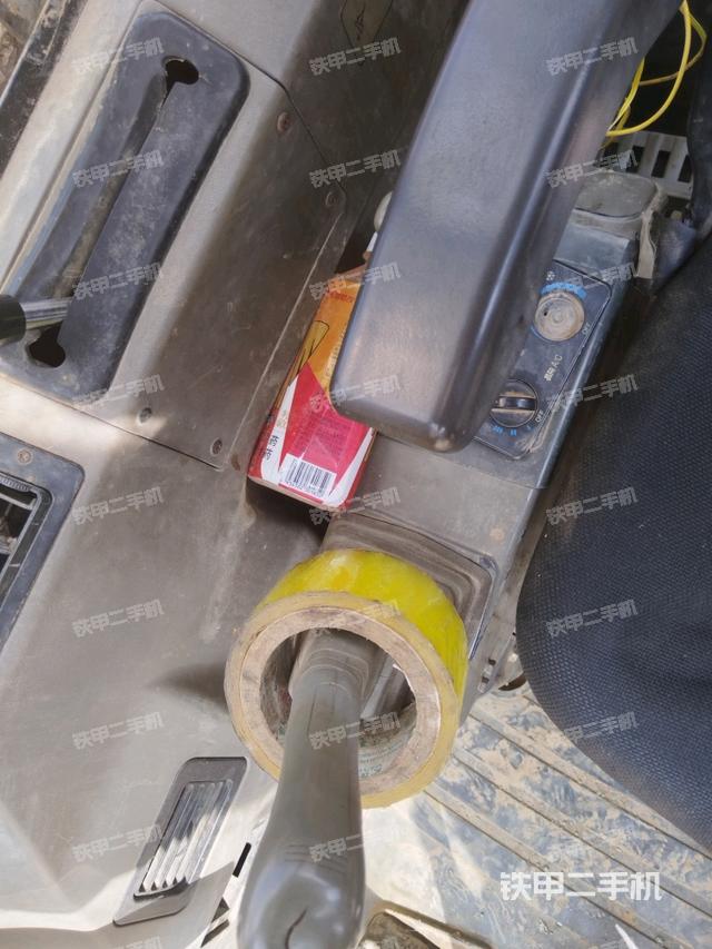 座椅右侧控制台/钥匙门/油门/含右手柄（驾驶室部分）