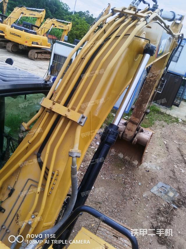 大臂背部俯视（工作和回转装置）