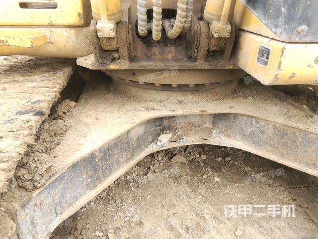 转盘和下车架正前（工作和回转装置）