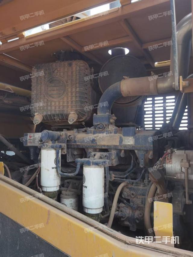 发动机左侧（整机外观及大件）