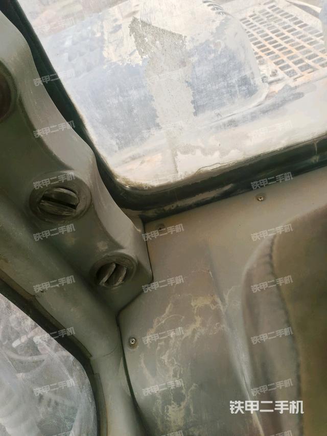 后窗玻璃角标（驾驶室部分）