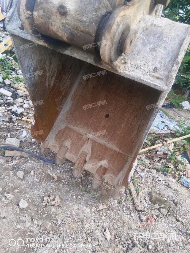 铲斗右后整体（工作和回转装置）