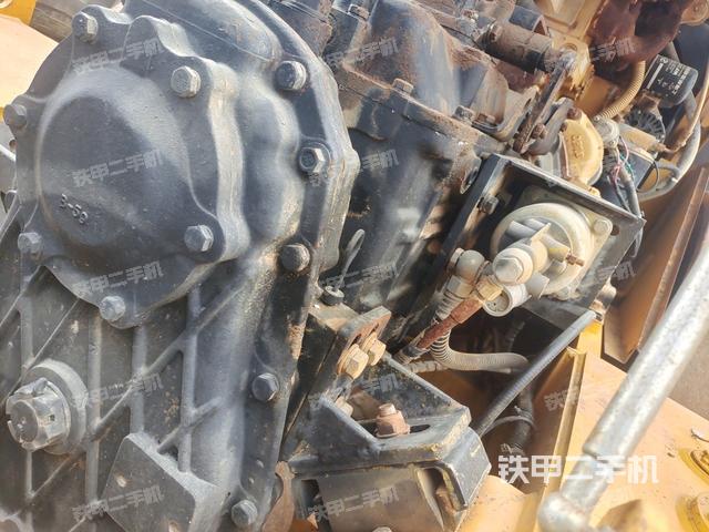 分动箱或变速箱（压路机发动机舱）