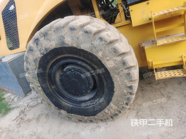 后轮左侧全景（压路机前后车架）