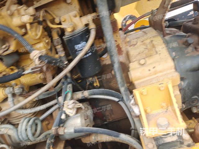 发动机右侧全景（压路机发动机舱）