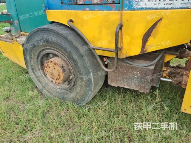 前车架正左侧（压路机前后车架）