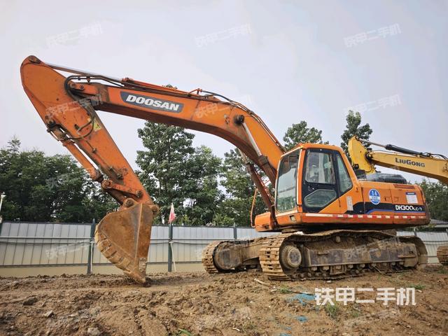 斗山DH300LC-7挖掘机
