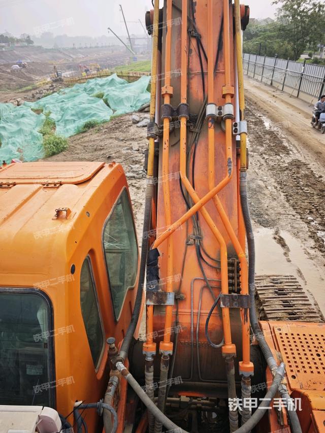 大臂背部俯视（工作和回转装置）