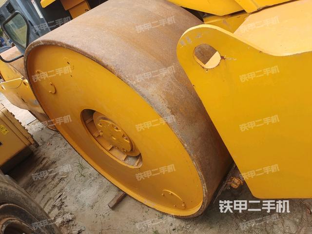 正后侧（压路机前后车架）