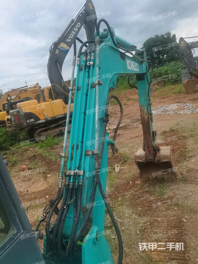 大臂背部俯视（工作和回转装置）