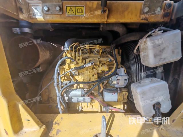 回转马达和主控阀（整机外观）