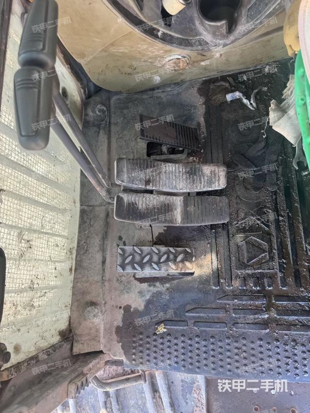 后窗玻璃角标（驾驶室部分）