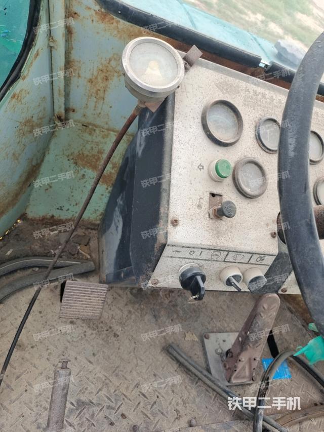 后玻璃角标（压路机驾驶室）