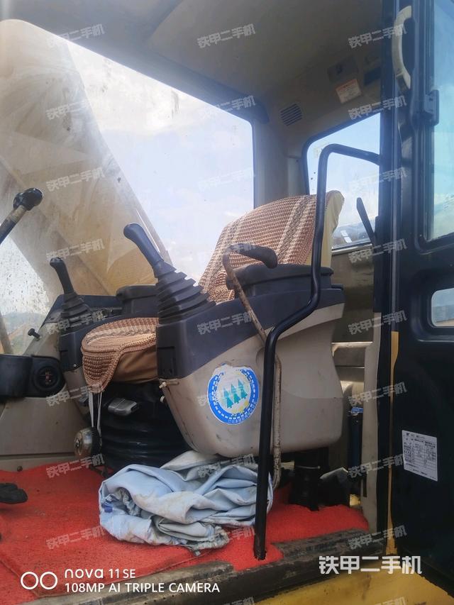 右侧玻璃角标（驾驶室部分）