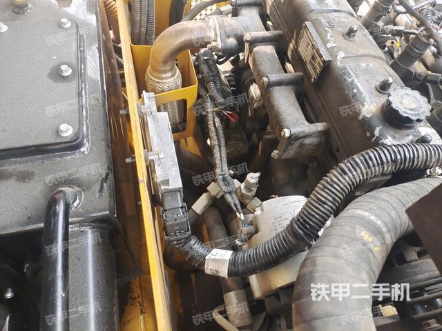 柴油泵全景（压路机发动机舱）