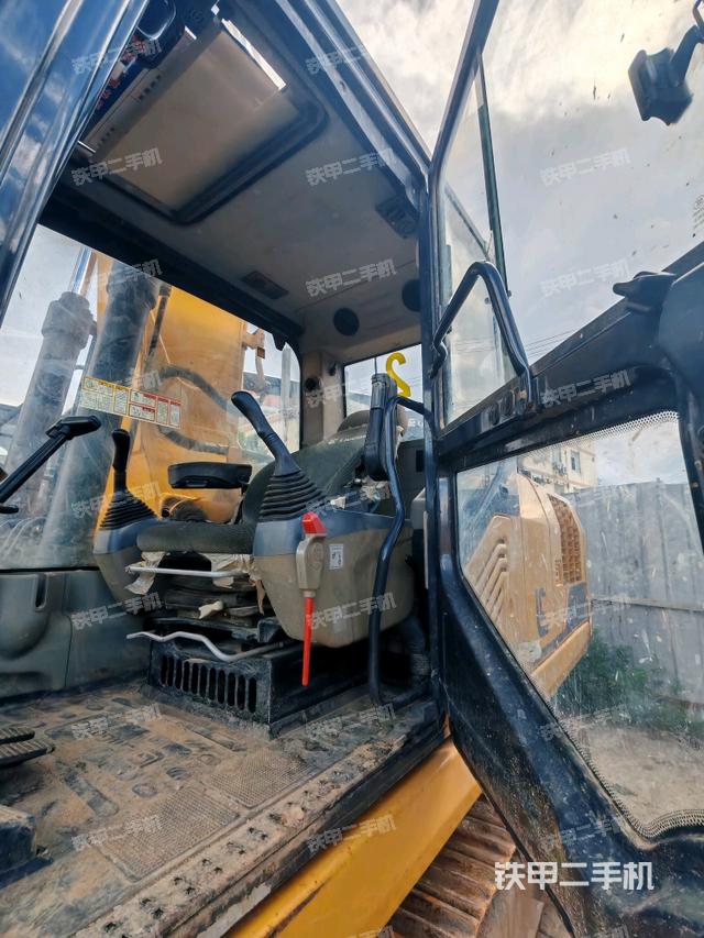 驾驶室整体（整机外观）