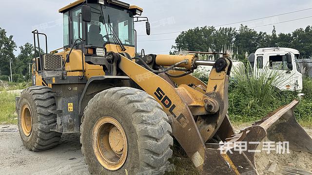 工作裝置整體(整機(jī)外觀及大件) 工作裝置整體(整機(jī)外觀及大件)