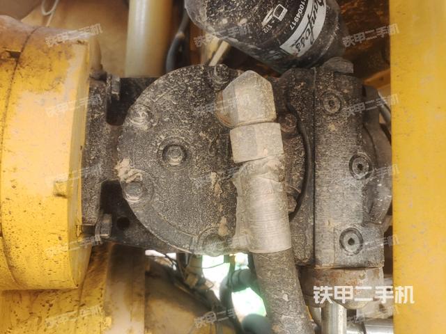 发动机右侧全景（压路机发动机舱）