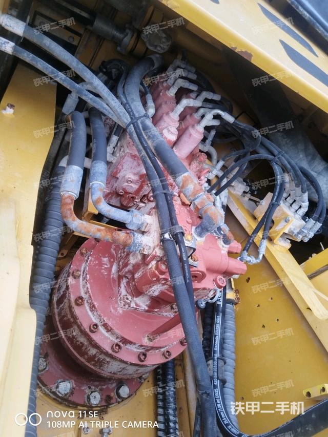 回转马达和主控阀（整机外观）