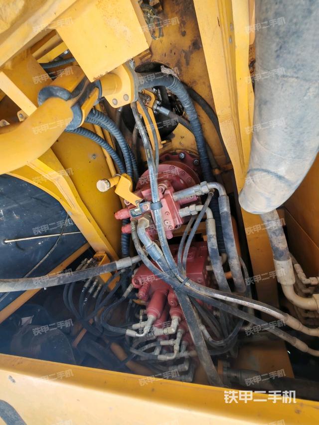 回转马达和主控阀（整机外观）