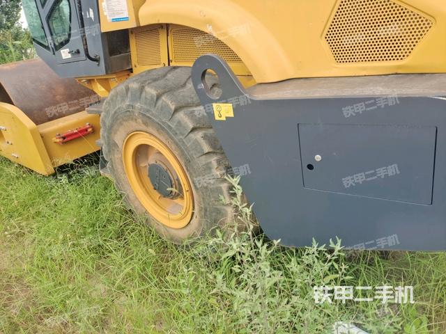 前轮左侧减震块连接及部件（压路机前后车架）