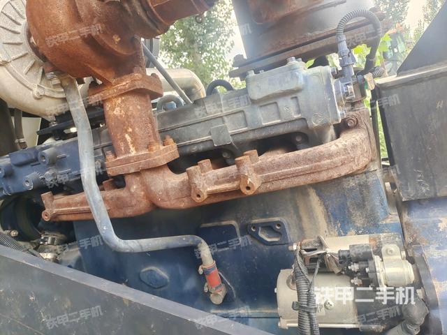 发动机舱全景（压路机发动机舱）