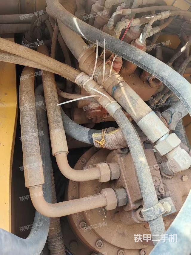 回轉馬達和主控閥（整機外觀）