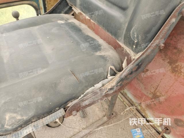 驾驶室侧向上照全景（压路机驾驶室）