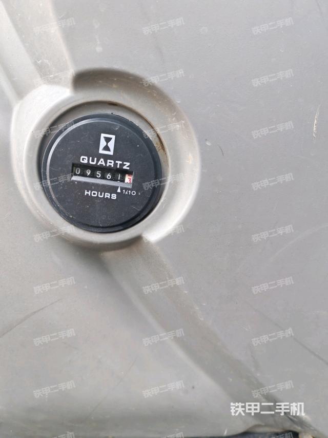 驾驶室顶部（整机外观）