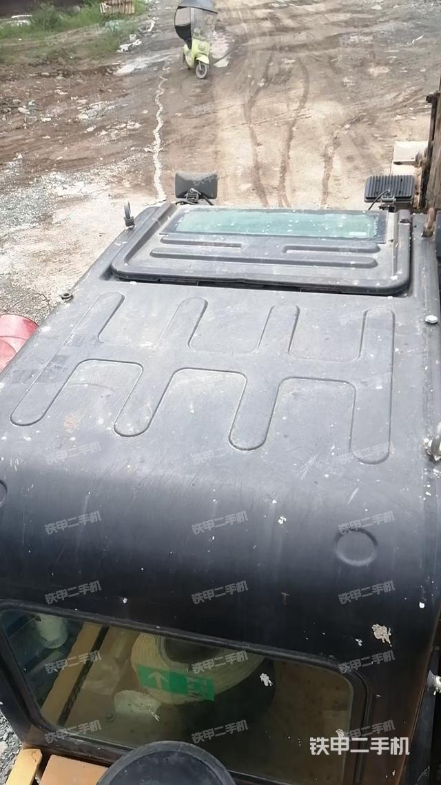 驾驶室顶部（整机外观）