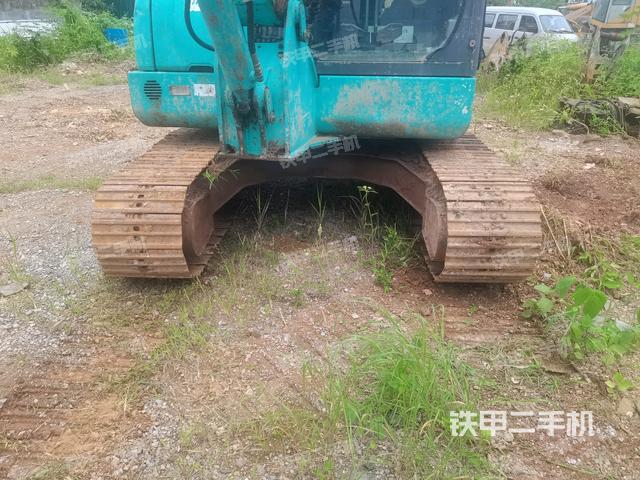 转盘和下车架正前（工作和回转装置）