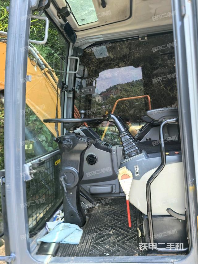 驾驶室整体（整机外观）