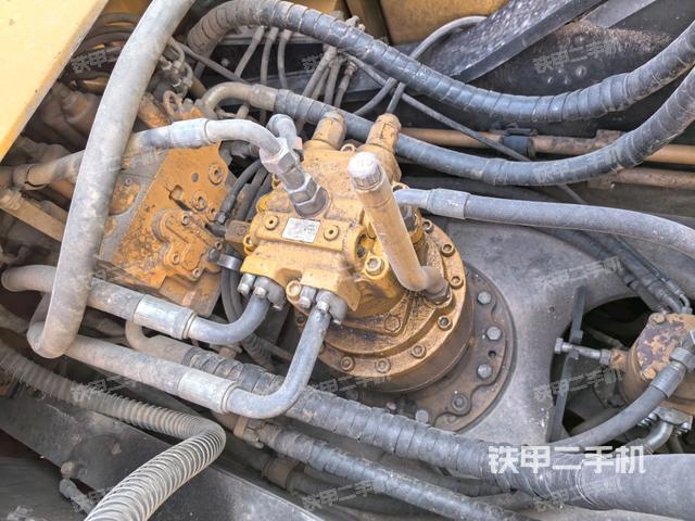 回转马达和主控阀（整机外观）