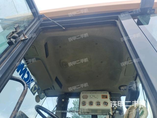 驾驶室侧向上照全景（压路机驾驶室）