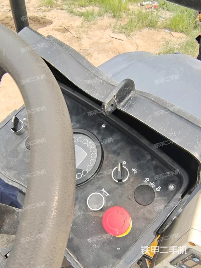 驾驶室外顶全景（压路机驾驶室）