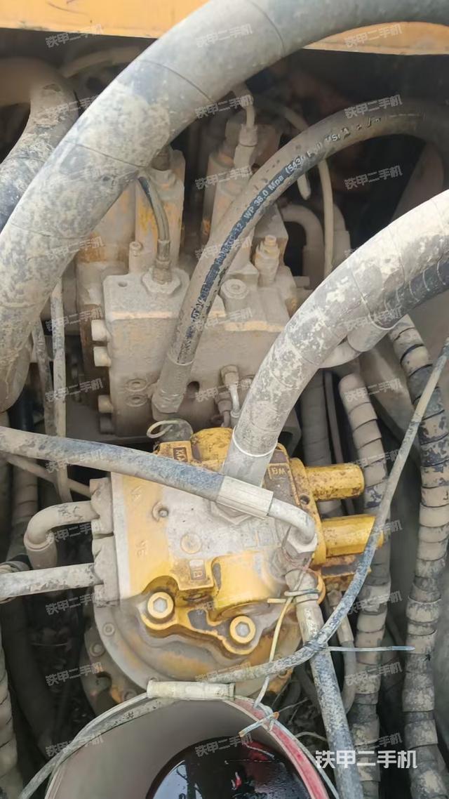 回转马达和主控阀（整机外观）