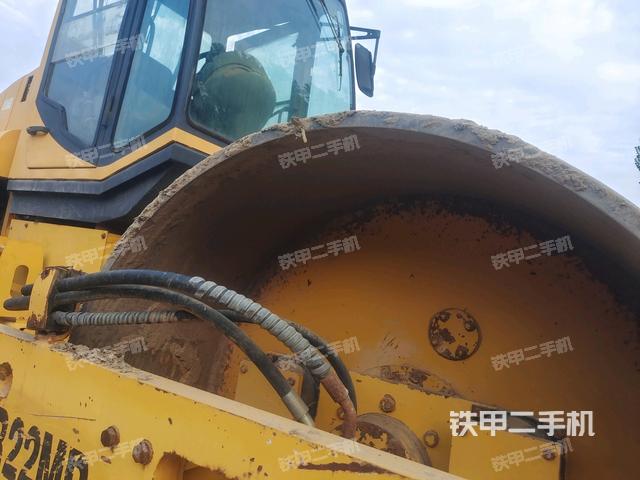 前车架正右侧（压路机前后车架）