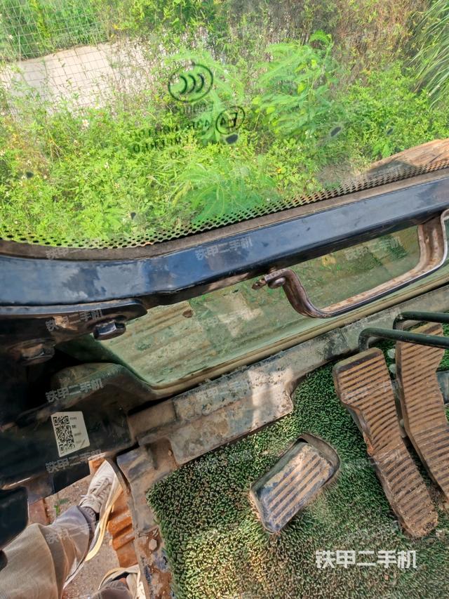 座椅右侧控制台/钥匙门/油门/含右手柄（驾驶室部分）