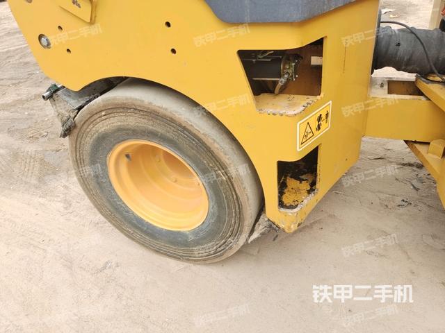 前车架正右侧（压路机前后车架）