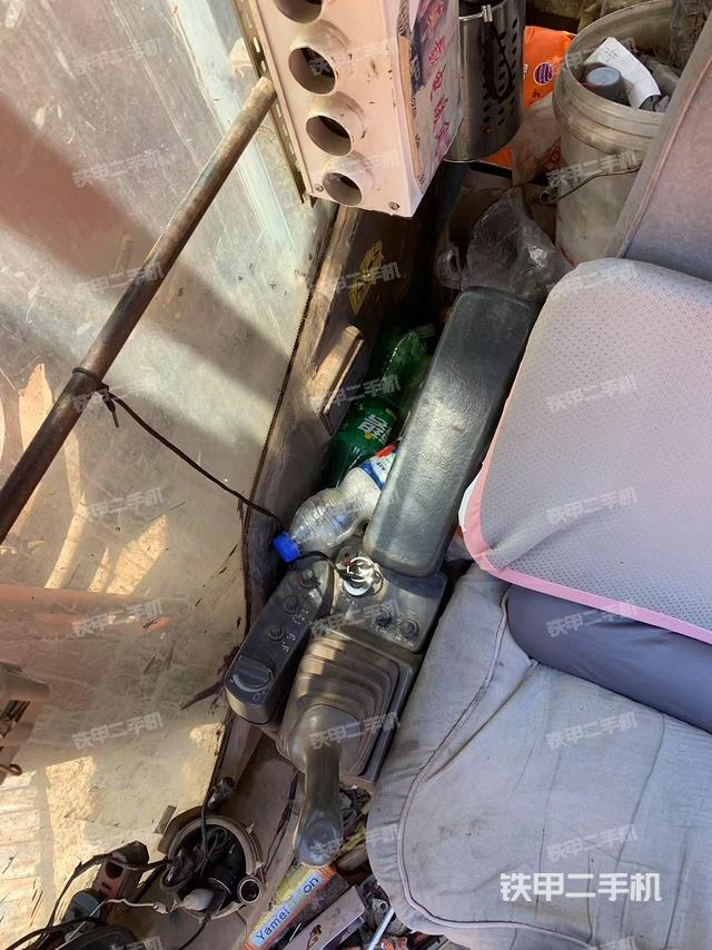 駕駛室整體（整機外觀）