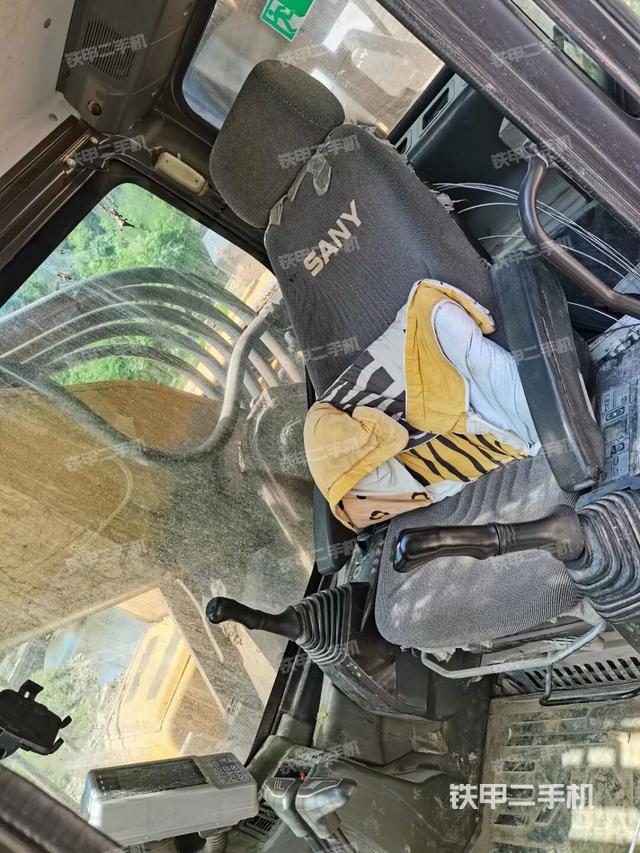 驾驶室整体（整机外观）