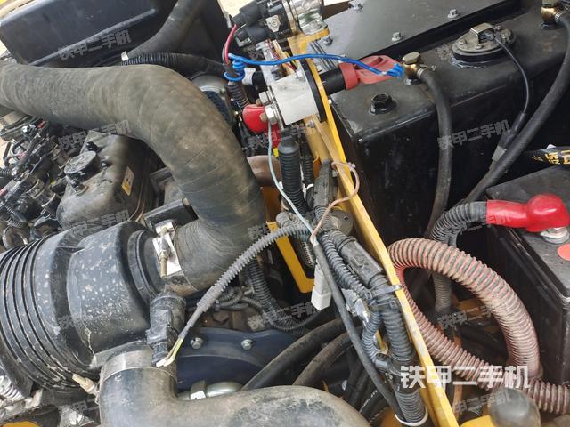 散热器全景（压路机发动机舱）