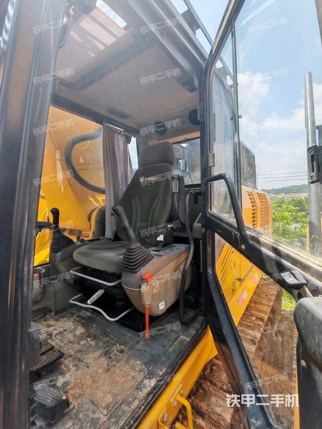 驾驶室整体（整机外观）