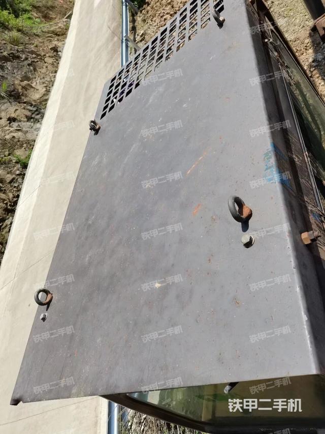 驾驶室顶部（整机外观）