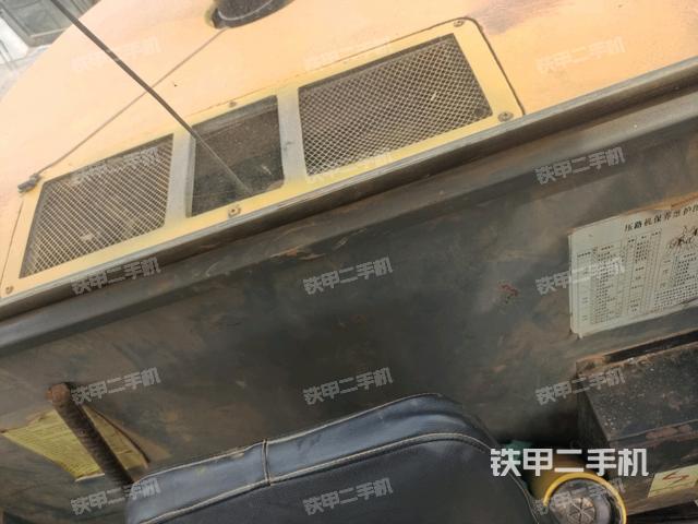 驾驶室顶蓬内（压路机驾驶室）