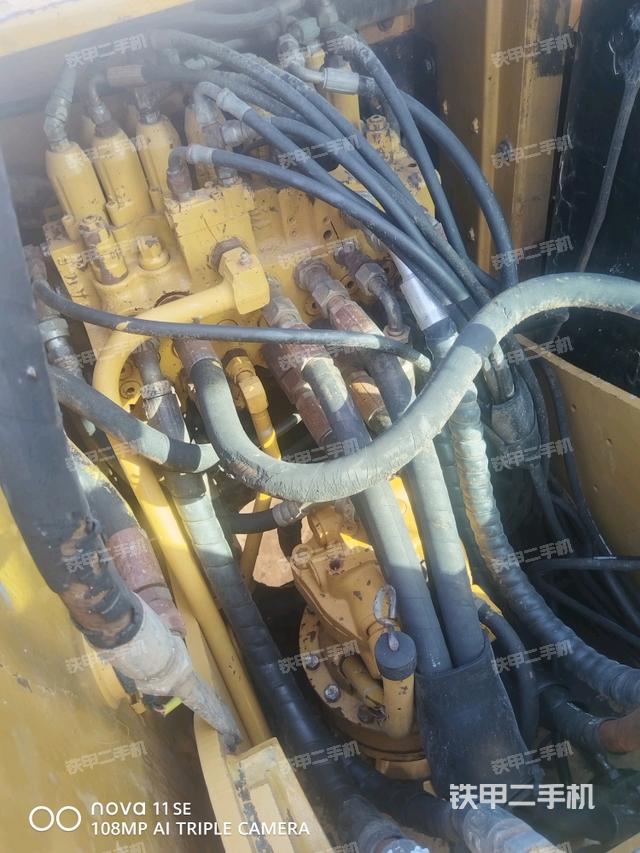 回转马达和主控阀（整机外观）